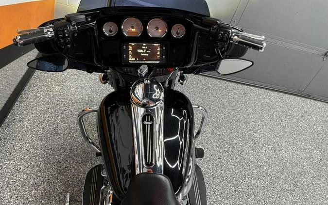2017 Harley-Davidson® FLHXS - Street Glide® Special