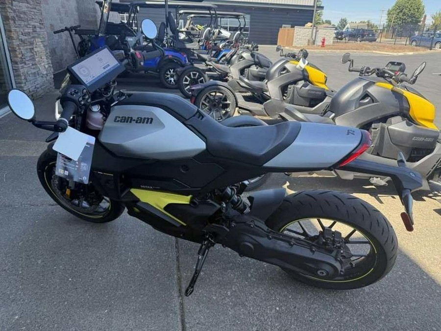 2025 Can-Am® Pulse White