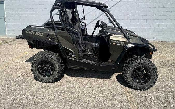 2020 Can-Am® Commander™ XT™ 1000R Carbon Black & Octane Blue