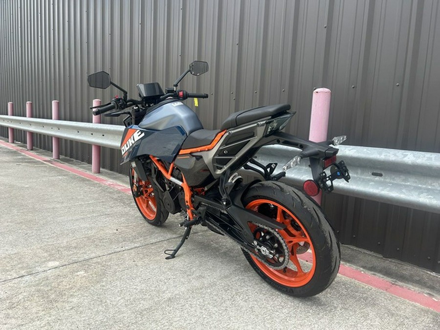 2025 KTM 390 Duke 390