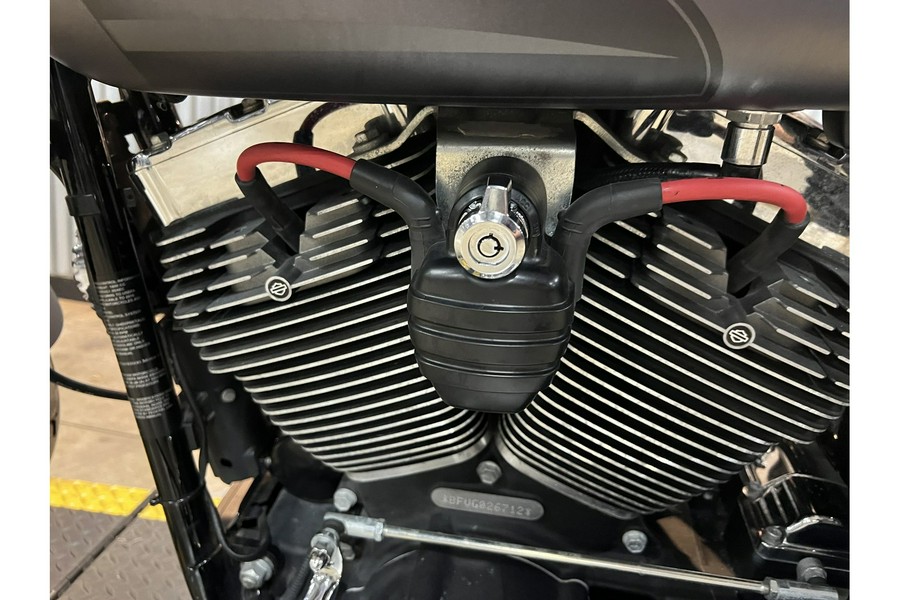 2016 Harley-Davidson® BREAKOUT