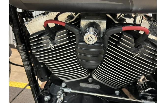 2016 Harley-Davidson® BREAKOUT