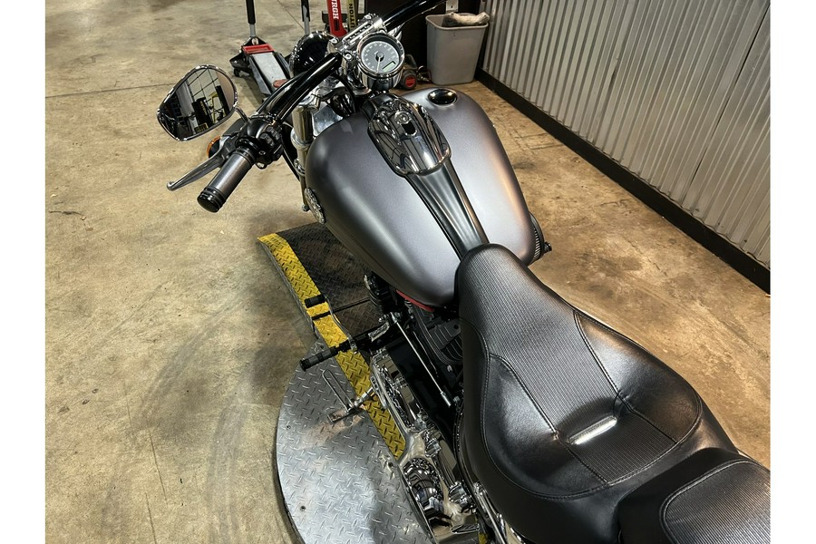 2016 Harley-Davidson® BREAKOUT
