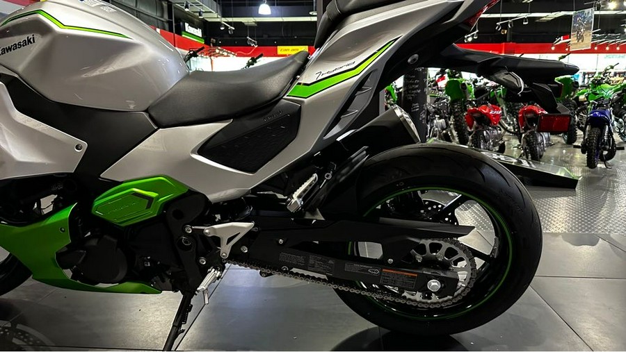 2024 Kawasaki Ninja® 7 Hybrid ABS