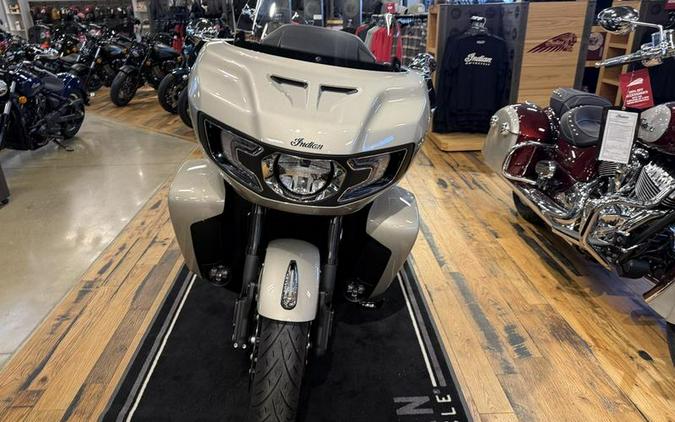 2026 Indian Motorcycle® Pursuit® Limited Silver Quartz Metallic
