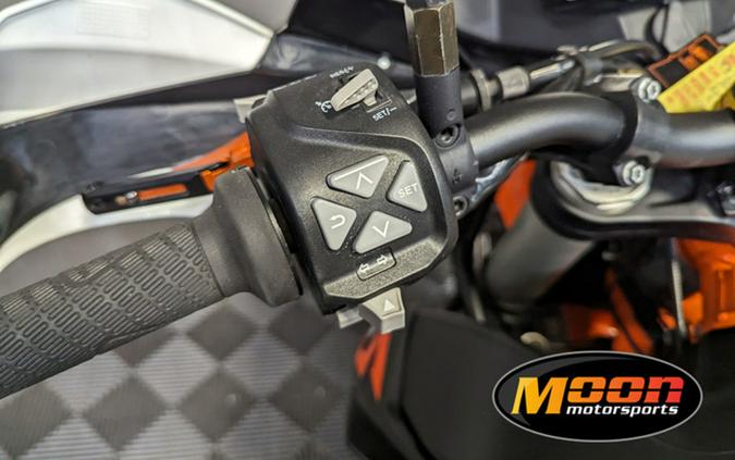 2022 KTM Adventure 890 R