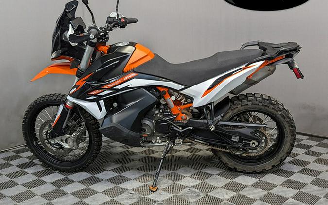 2022 KTM Adventure 890 R