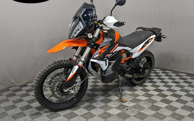 2022 KTM Adventure 890 R