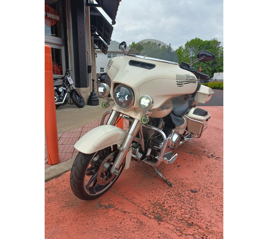 2015 Harley-Davidson Street Glide Special Morocco Gold Pearl