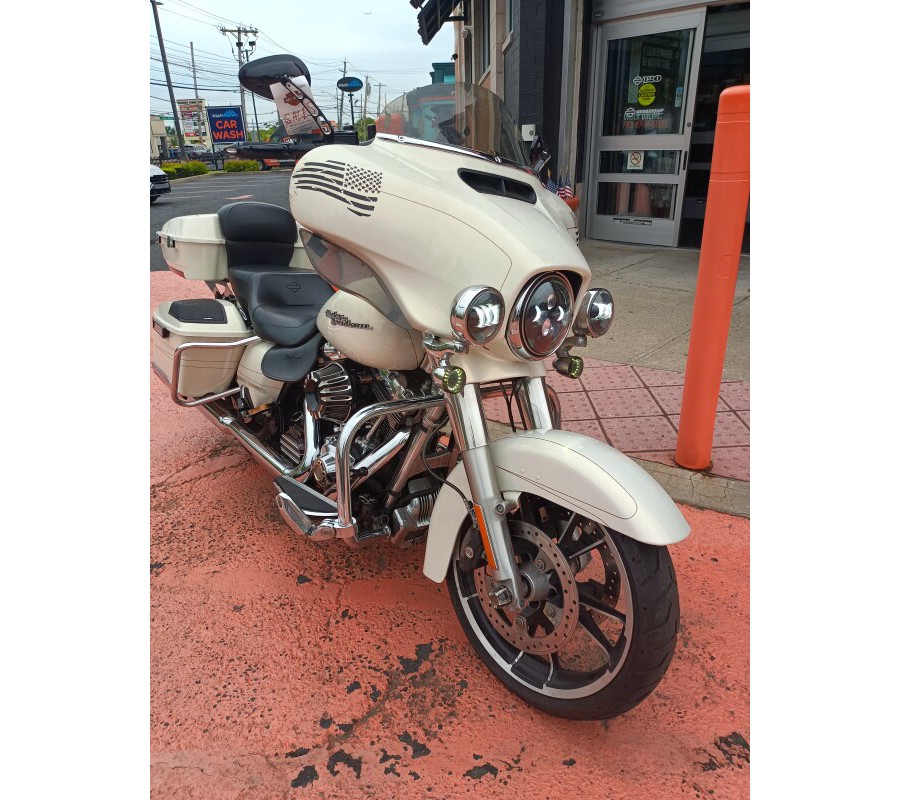 2015 Harley-Davidson Street Glide Special Morocco Gold Pearl