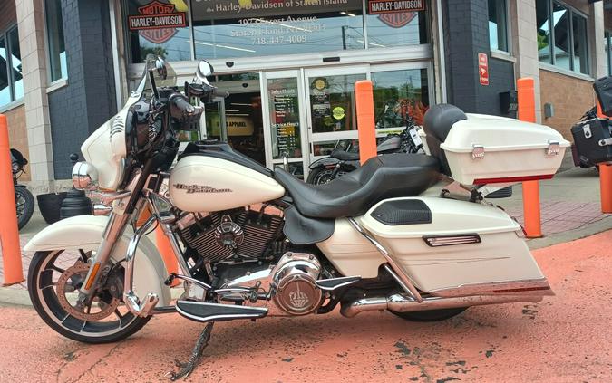 2015 Harley-Davidson Street Glide Special Morocco Gold Pearl