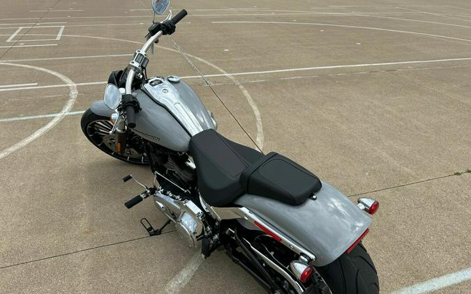 2024 Harley-Davidson Breakout 117 Billiard Gray