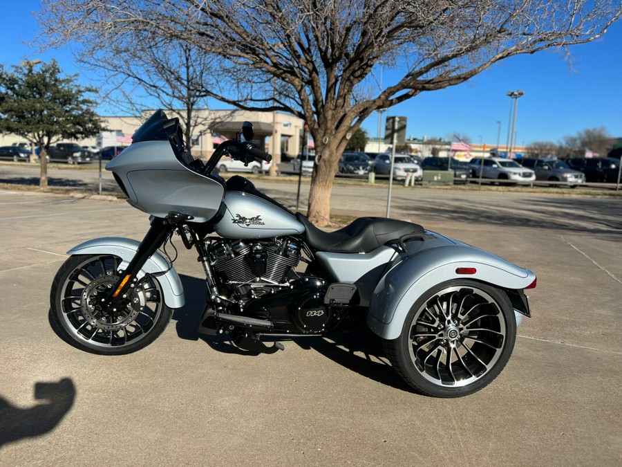 2024 Harley-Davidson Road Glide 3 Atlas Silver Metallic – Black Finish