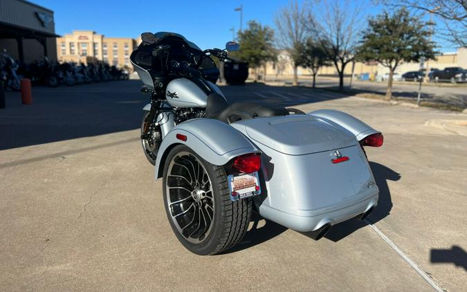 2024 Harley-Davidson Road Glide 3 Atlas Silver Metallic – Black Finish