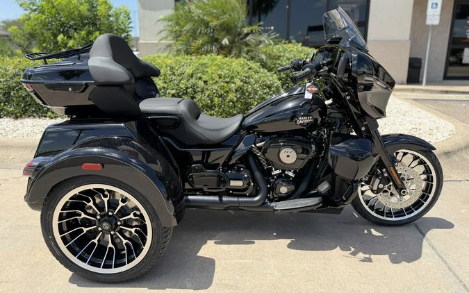 2026 Harley-Davidson Street Glide 3 Limited Vivid Black Black Trim