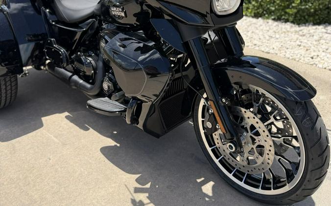 2026 Harley-Davidson Street Glide 3 Limited Vivid Black Black Trim
