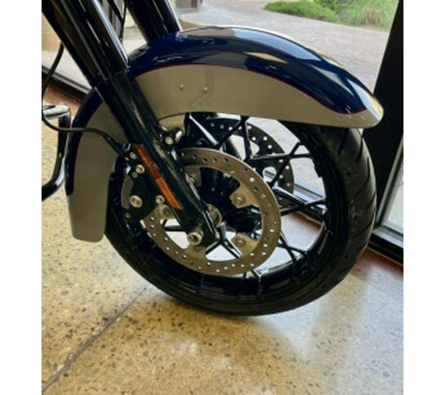 Billiard Blue/Billiard Gray–Black Finish 2023 Harley-Davidson Street Glide Special