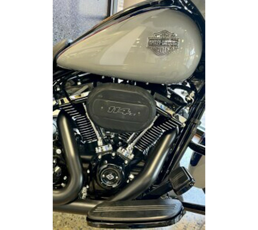 Billiard Blue/Billiard Gray–Black Finish 2023 Harley-Davidson Street Glide Special