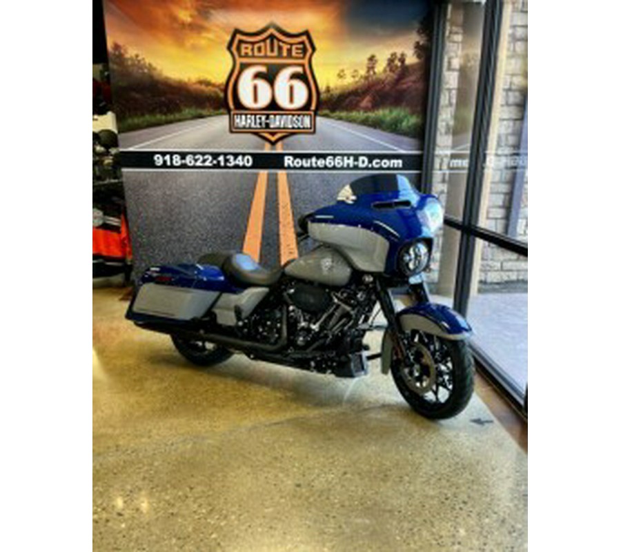 Billiard Blue/Billiard Gray–Black Finish 2023 Harley-Davidson Street Glide Special