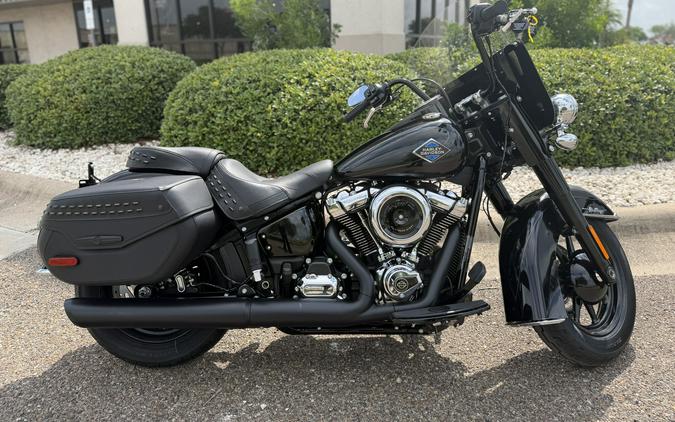 2026 Harley-Davidson Heritage Classic Vivid Black Black Laced Wheels