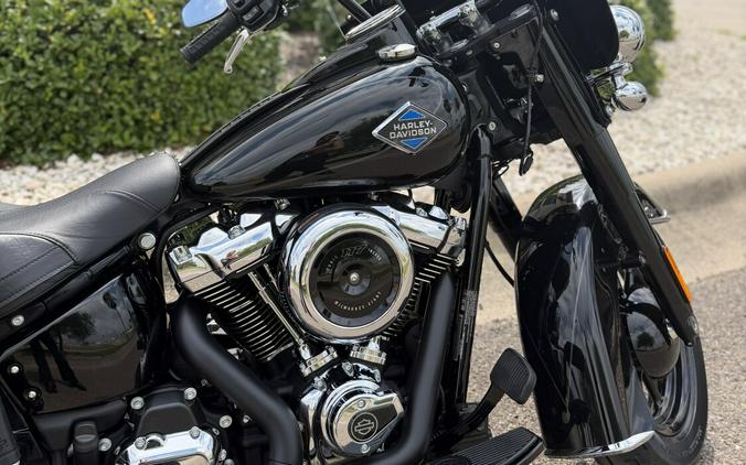 2026 Harley-Davidson Heritage Classic Vivid Black Black Laced Wheels