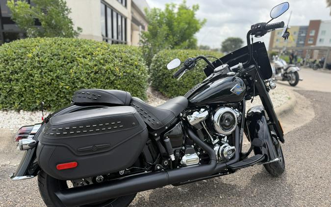 2026 Harley-Davidson Heritage Classic Vivid Black Black Laced Wheels