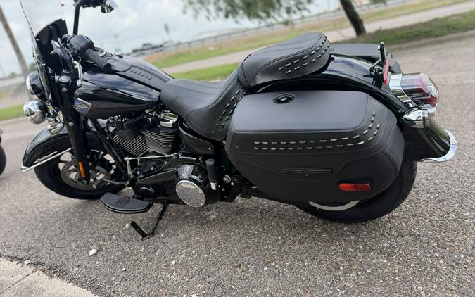 2026 Harley-Davidson Heritage Classic Vivid Black Black Laced Wheels