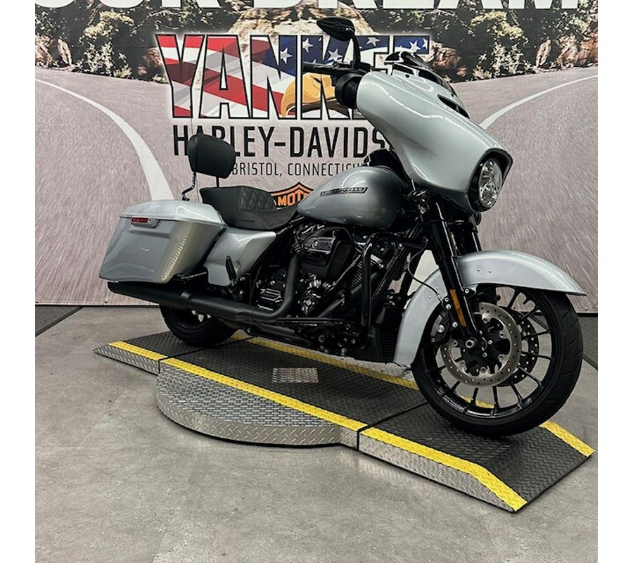 2019 FLHXS Street Glide Special