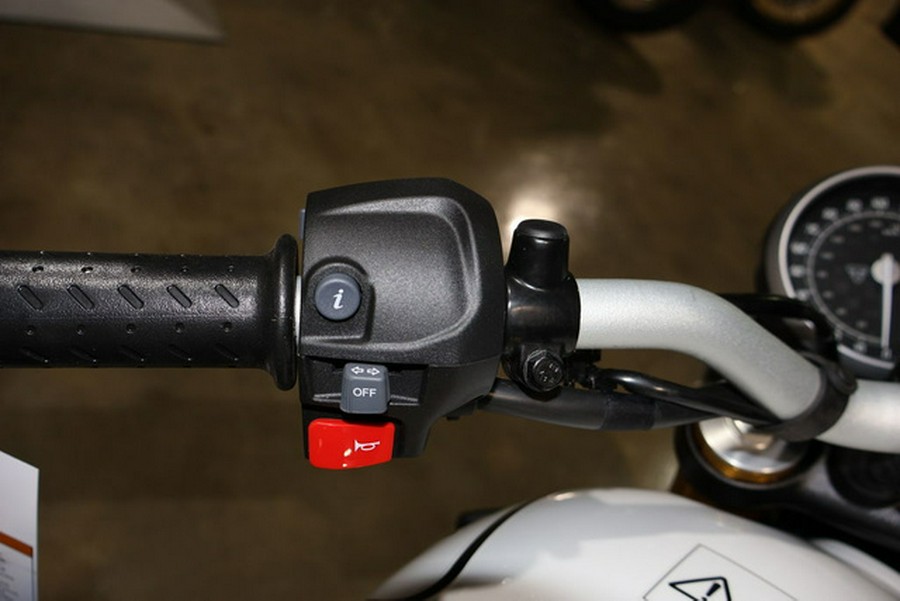 2026 Triumph Speed 400 Pearl Metallic White/Phantom Black