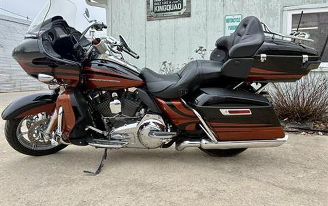 2015 Harley-Davidson CVO™ Road Glide® Ultra