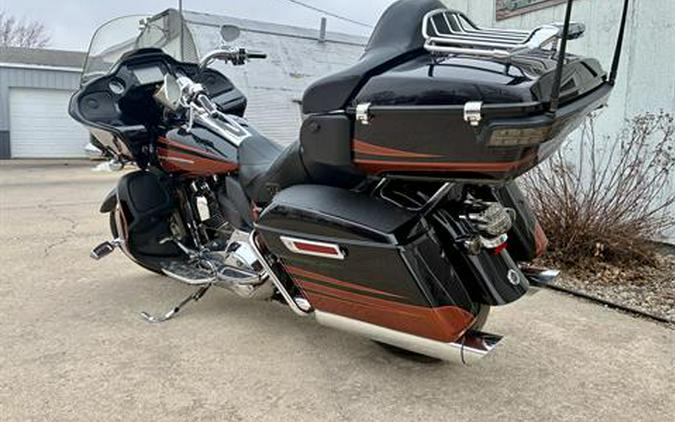 2015 Harley-Davidson CVO™ Road Glide® Ultra