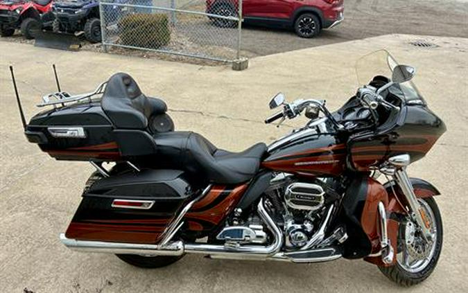 2015 Harley-Davidson CVO™ Road Glide® Ultra