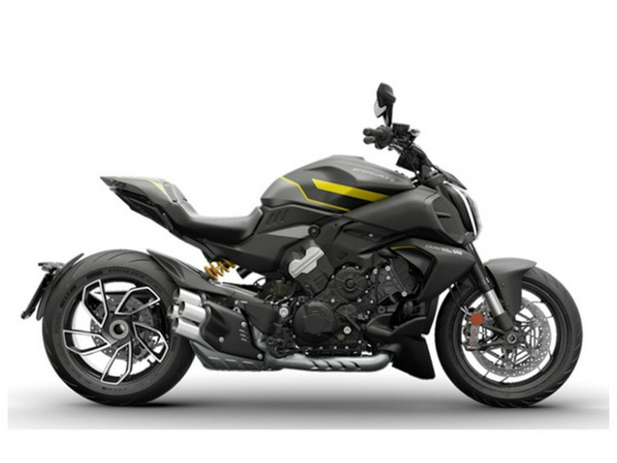 2026 Ducati Diavel V4 Black Roadster