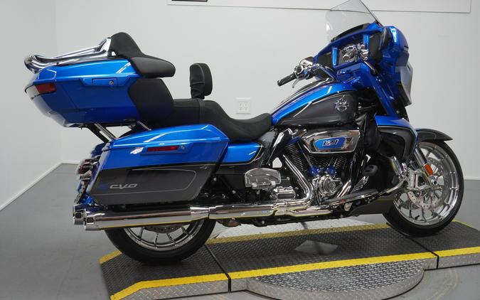 2026 Harley-Davidson® CVO Street Glide Limited Electric Coast CVO Two-Tone