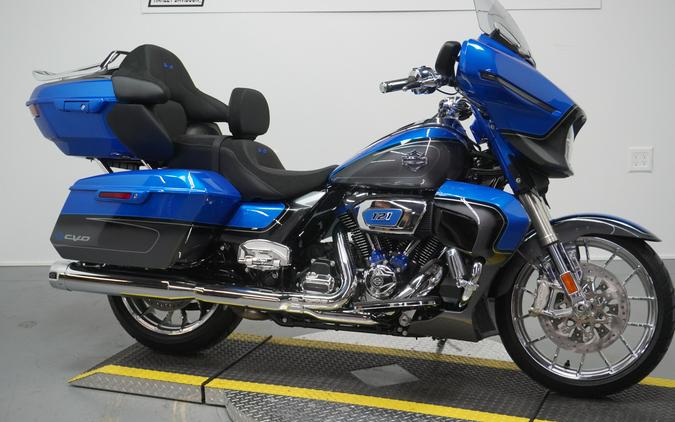 2026 Harley-Davidson® CVO Street Glide Limited Electric Coast CVO Two-Tone