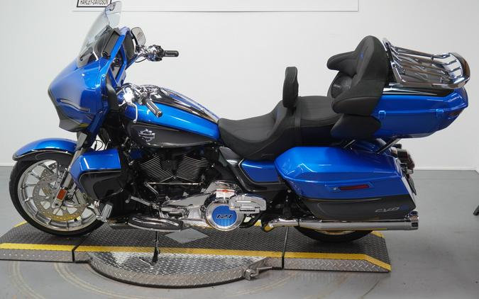 2026 Harley-Davidson® CVO Street Glide Limited Electric Coast CVO Two-Tone
