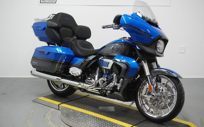 2026 Harley-Davidson® CVO Street Glide Limited Electric Coast CVO Two-Tone