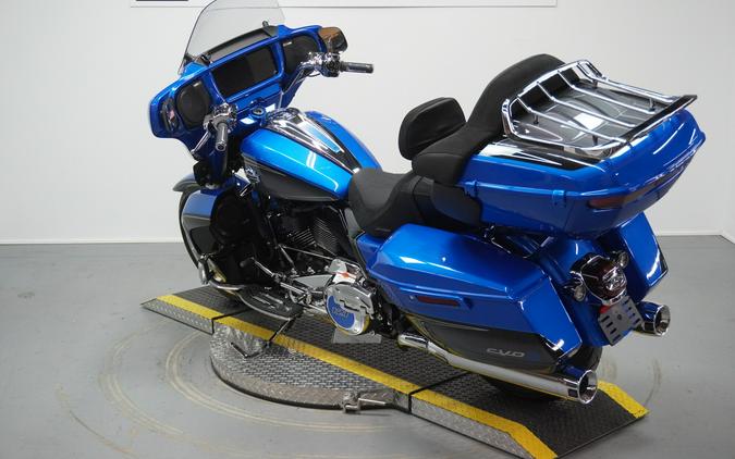 2026 Harley-Davidson® CVO Street Glide Limited Electric Coast CVO Two-Tone