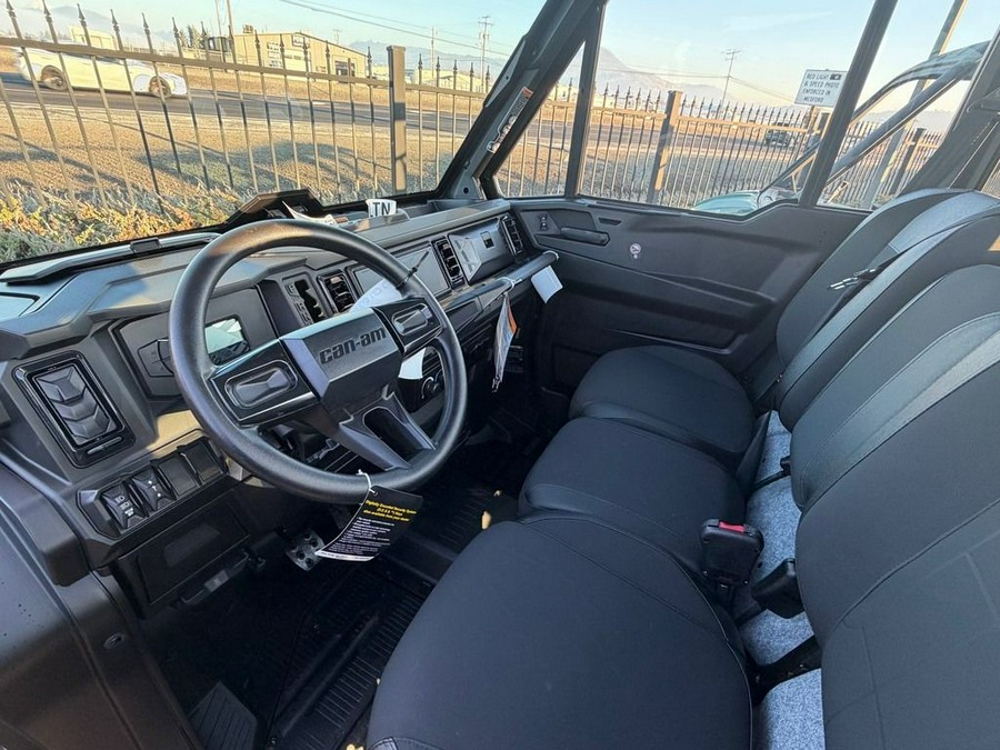 2026 Can-Am® Defender XT CAB HD11