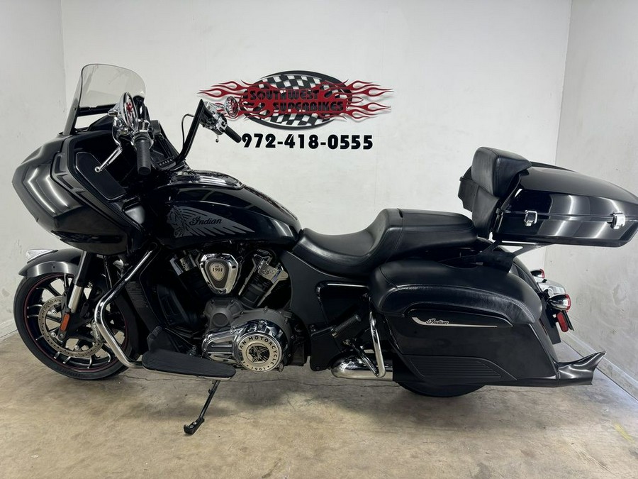 2021 Indian Motorcycle® Challenger® Limited Thunder Black Pearl