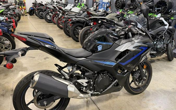 2025 Kawasaki Ninja® 500 ABS Metallic Flat Spark Black/Metallic Spark Black