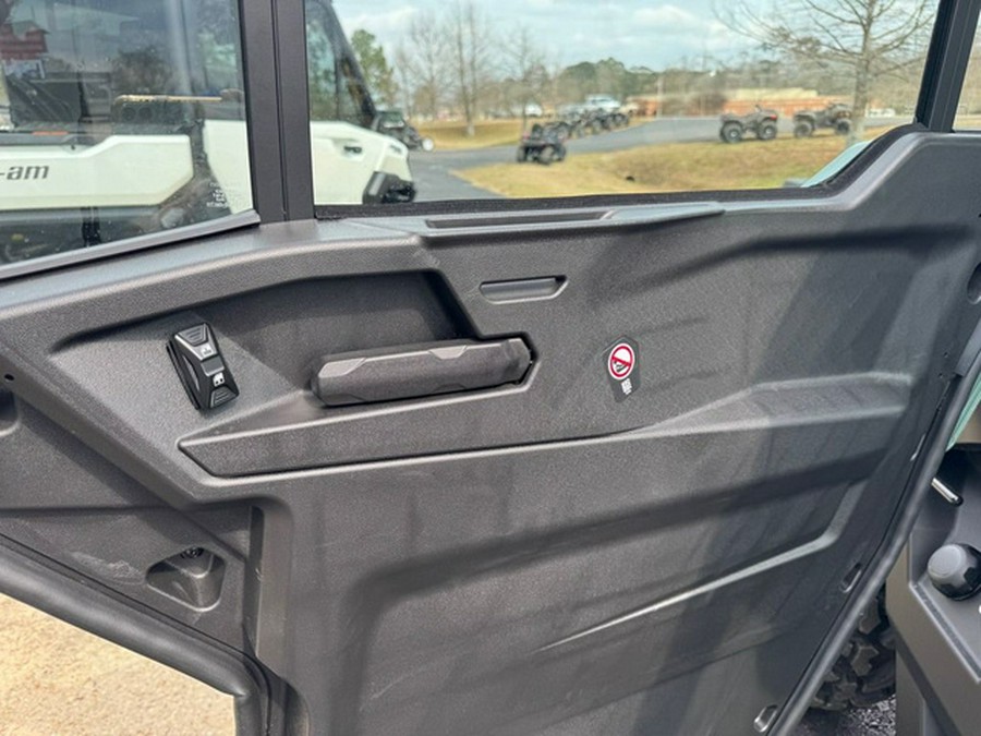 2026 Can-Am Defender DPS CAB HD10