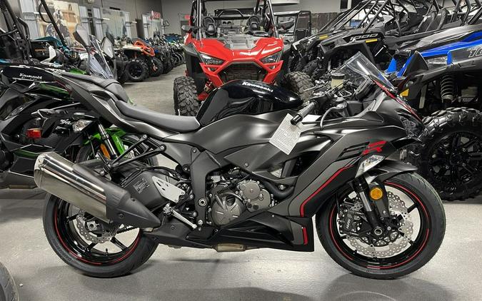 2023 Kawasaki Ninja® ZX™-6R Metallic Matte Graphenesteel Gray/Diablo Black