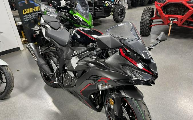 2023 Kawasaki Ninja® ZX™-6R Metallic Matte Graphenesteel Gray/Diablo Black