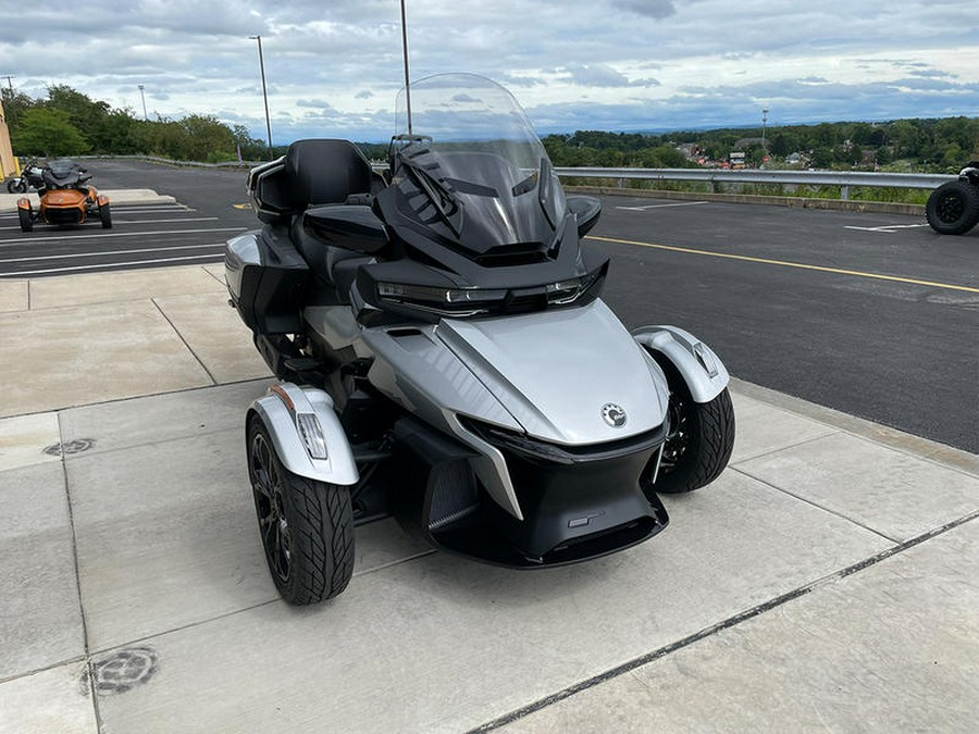 2024 Can-Am® Spyder RT Limited Dark Wheels