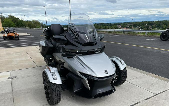 2024 Can-Am® Spyder RT Limited Dark Wheels