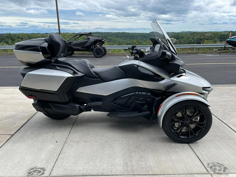 2024 Can-Am® Spyder RT Limited Dark Wheels