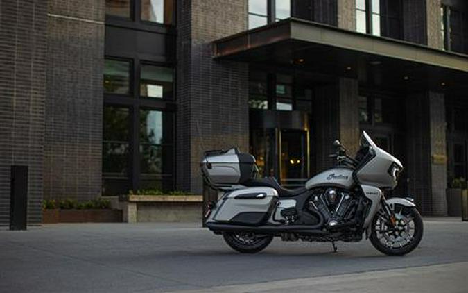 2022 Indian Motorcycle Pursuit® Dark Horse® with Premium Package