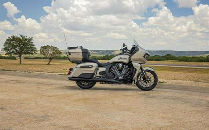 2022 Indian Motorcycle Pursuit® Dark Horse® with Premium Package