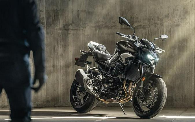 2025 Kawasaki Z900 ABS Metallic Spark Black/Metallic Carbon Gray